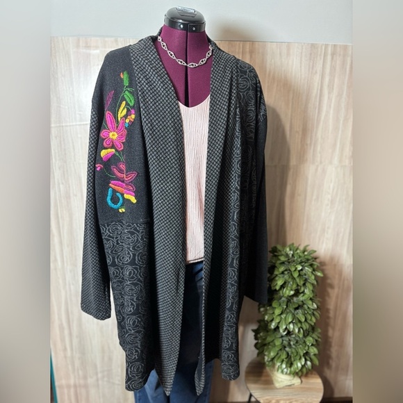 A La Carte Sweaters - A La Carte Floral Embroidered Women's Long Cardigan